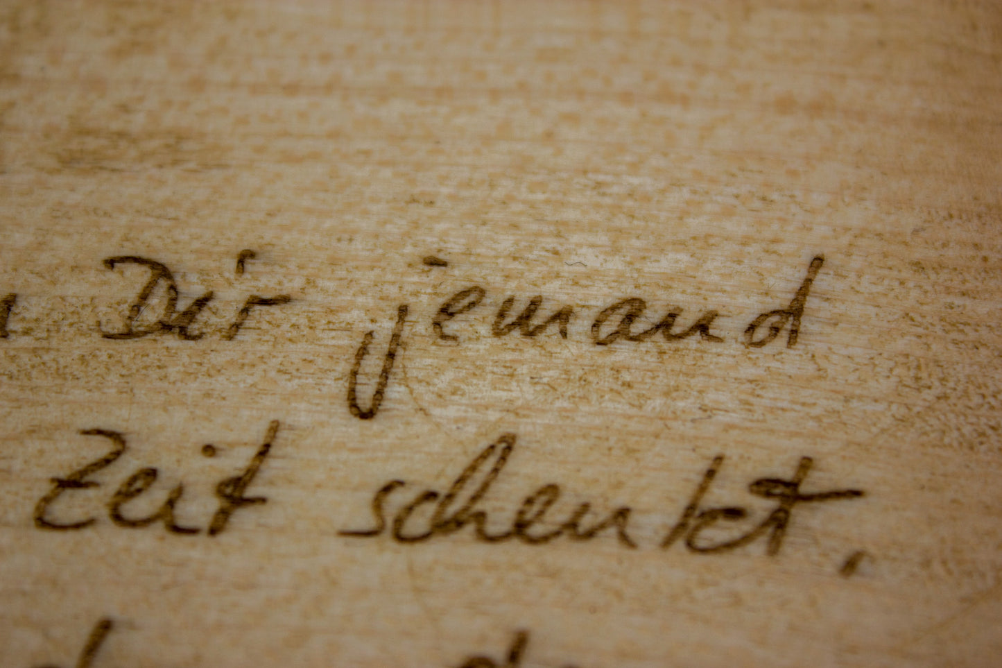 Personalisiertes Ahorn-Kaffeebrett: Ein handgefertigtes Erbstück für Ihre Geschichte.