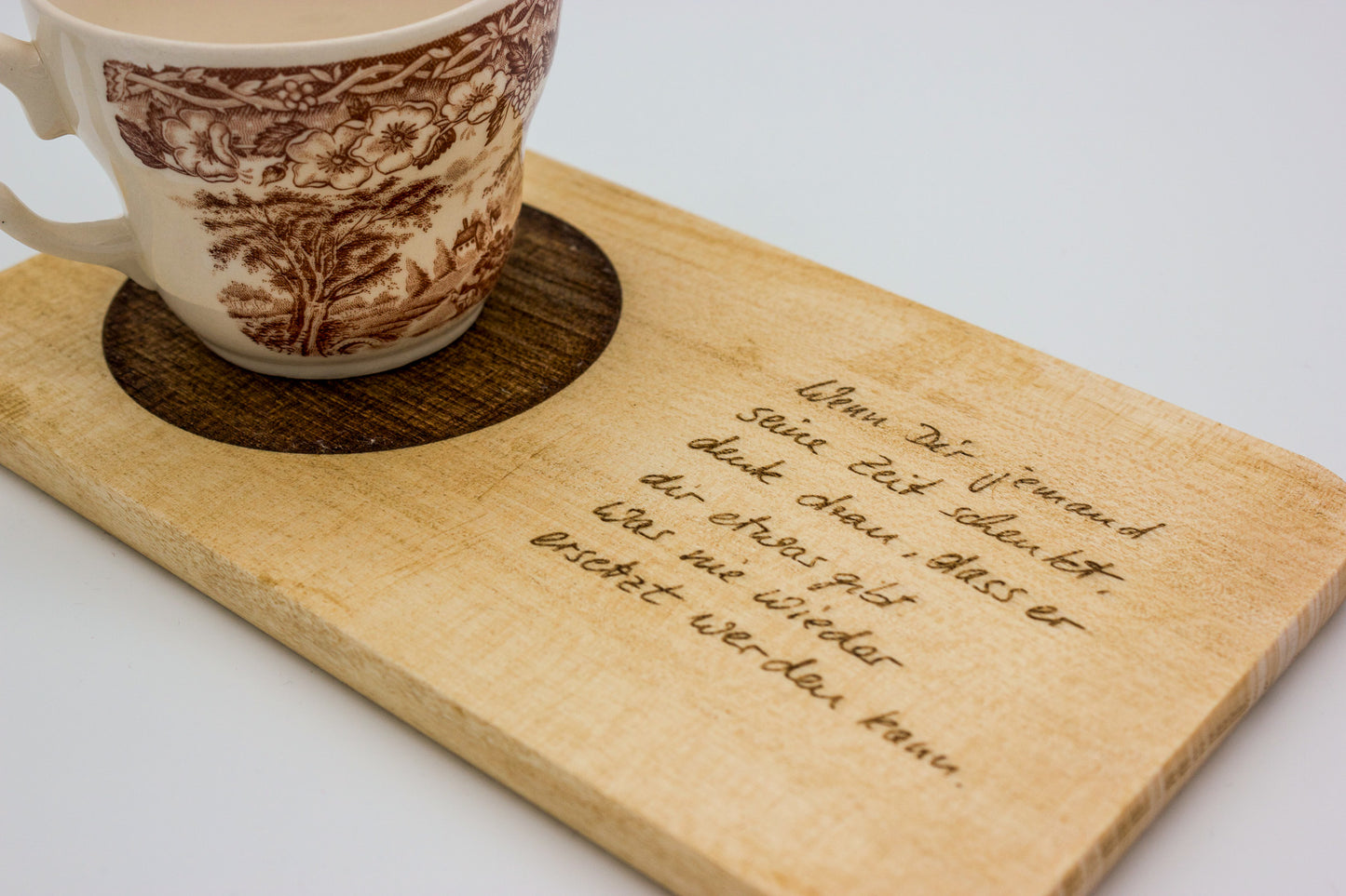 Personalisiertes Ahorn-Kaffeebrett: Ein handgefertigtes Erbstück für Ihre Geschichte.